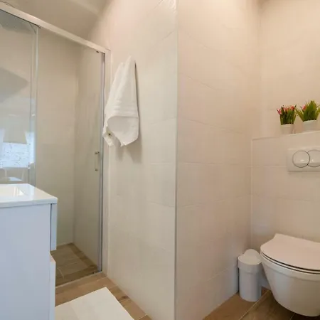 Διαμέρισμα Mary Ann 2 *